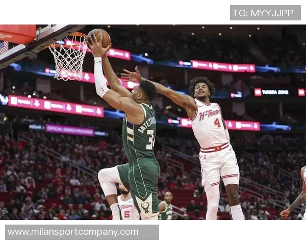 字母哥本赛季表现惊艳场均323分126板63助投篮命中率高达677