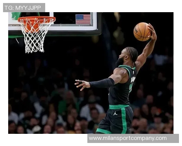 杰伦布朗轻松发挥仅用25分钟便斩获19分6篮板6助攻的精彩表现