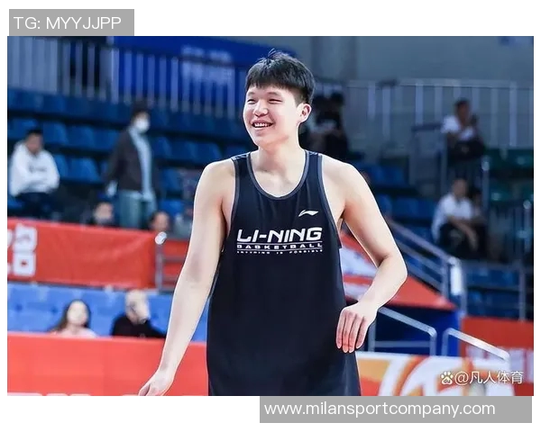 媒体人称赞杨瀚森聪明且心态积极期待他在时间与耐心中成长