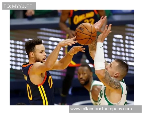 克拉克斯顿全能表现助球队取胜18分10板6助2断3帽展现实力