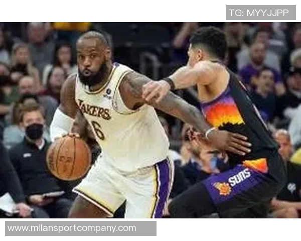 布克承认犯规认为詹姆斯未必能投中关键球