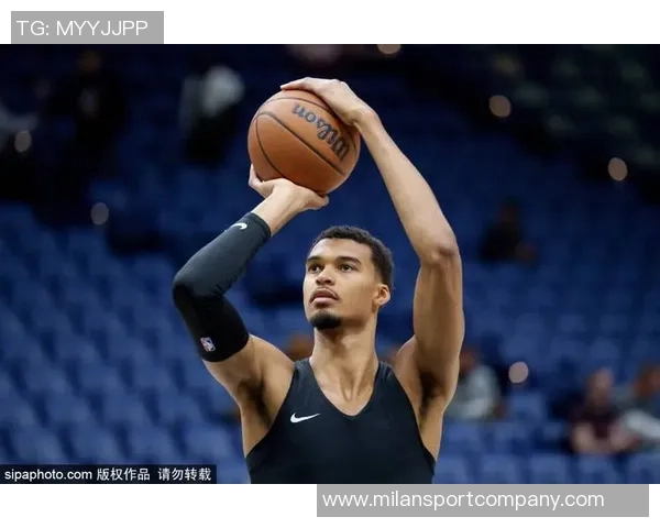 弗兰克盛赞西蒙斯表现出色并对特尔和库杜斯的进球感到欣喜