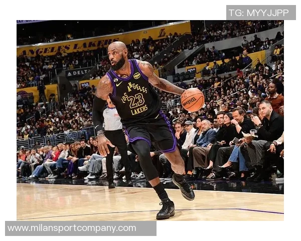 詹姆斯转发拉拉维亚精彩暴扣视频称赞杰克飞跃表现令人惊叹