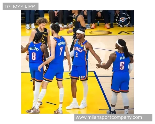 杰伦约翰逊本季表现惊艳40105成联盟前锋佼佼者与字母哥并肩而立 杰伦约翰逊本季表现惊艳40105成联盟前锋佼佼者与字母哥并肩而立