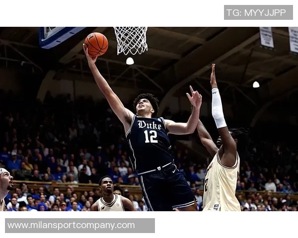 卡梅隆布泽尔砍下35分9板3助助力球队战胜阿肯色大学