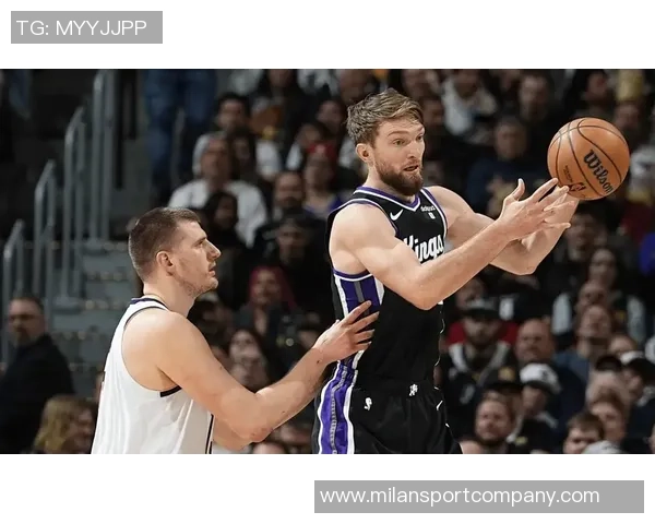 小萨博尼斯攻防失常表现平平小杨频频造犯规让其苦不堪言 小萨博尼斯攻防失常表现平平小杨频频造犯规让其苦不堪言